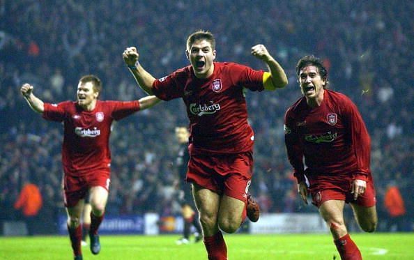Liverpool's Steven Gerard (c) flanked by